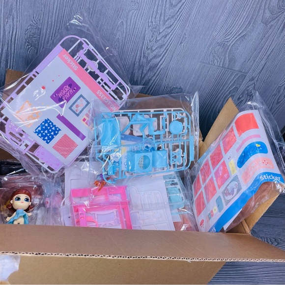 Nwt diy little corner kids dollhouse cottage toy with dolls assembly required - Picture 4 of 8